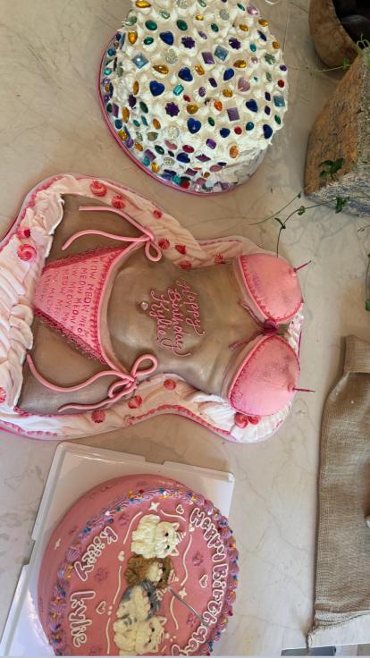 kylie pink birthday dress Jenner shows off her curves in a ahead of her 29th Black Floral Motif Spaghetti Straps Purple Vintage Color:Martini Olive Kylie Jenner stuns in