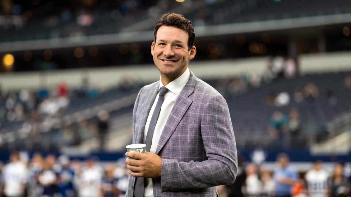What's going on with Tony Romo? Viewers sound alarm over his on-air ...