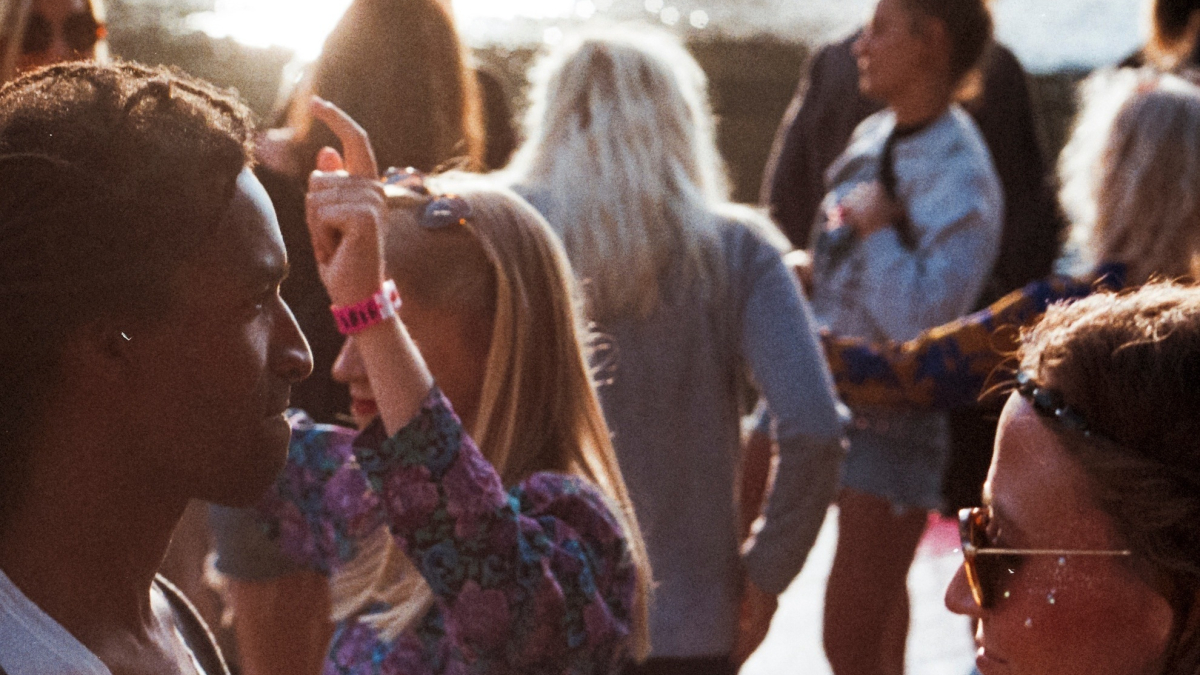 What is 'cold approach', the new trend to meet people? | MARCA