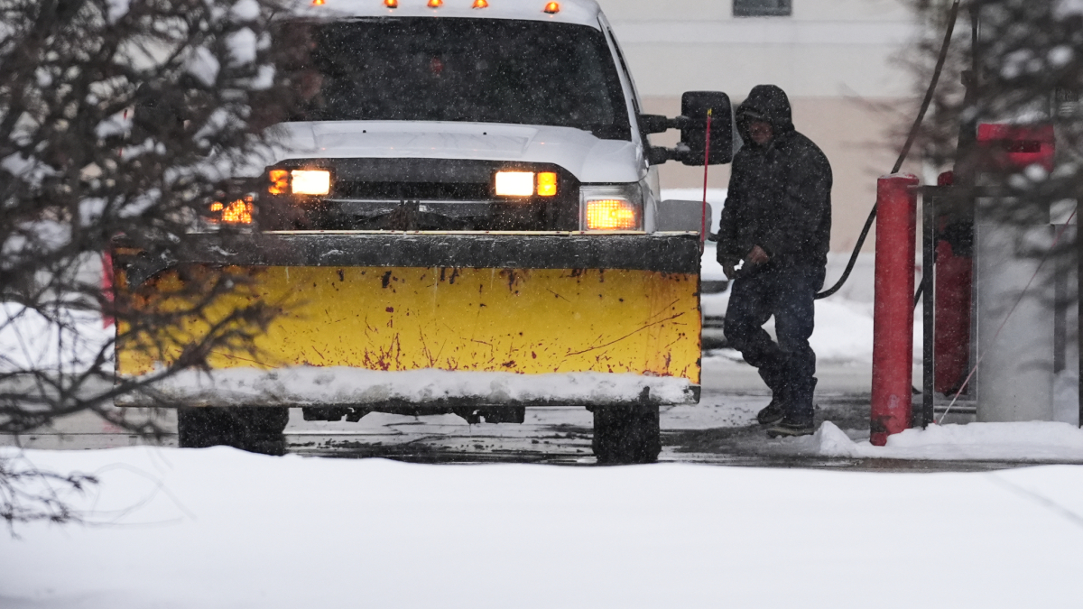 Gas prices fall to their lowest level in four years to begin December ...