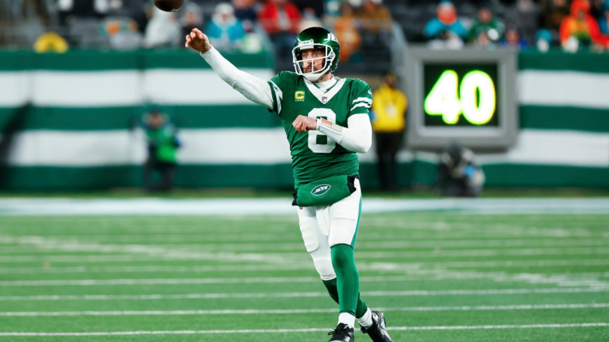 Aaron Rodgers considered a safe bet to replace 10-time Pro Bowl ...