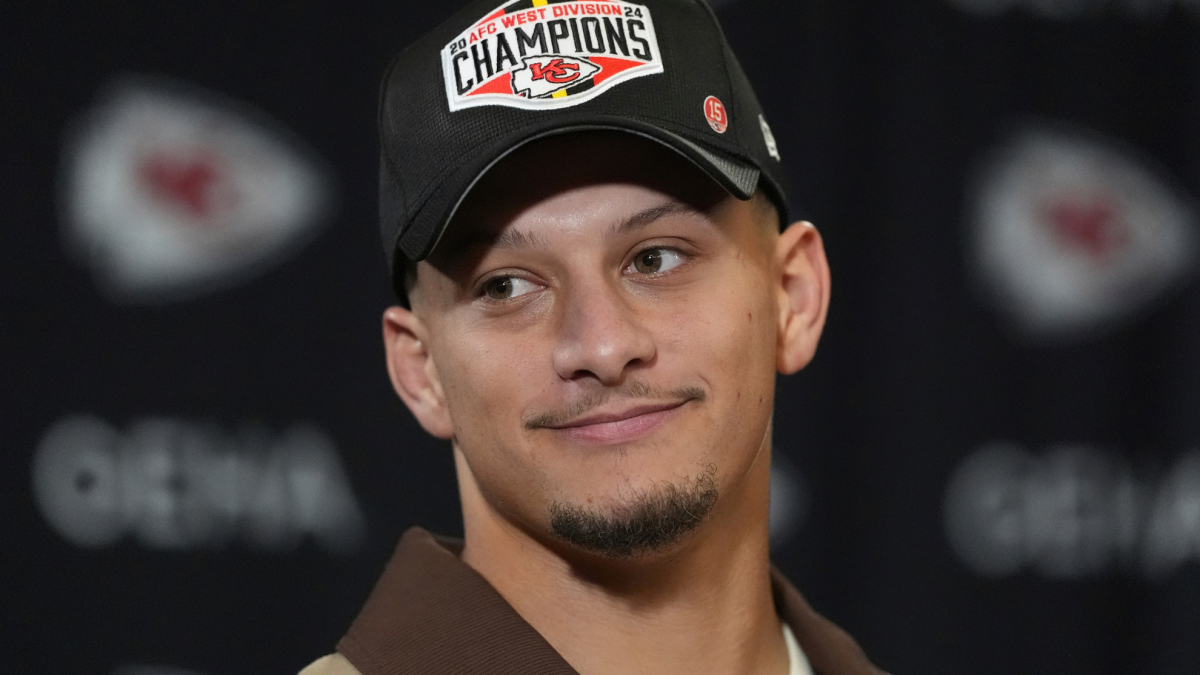 Chiefs' Patrick Mahomes might be back in action way sooner than anyone ...