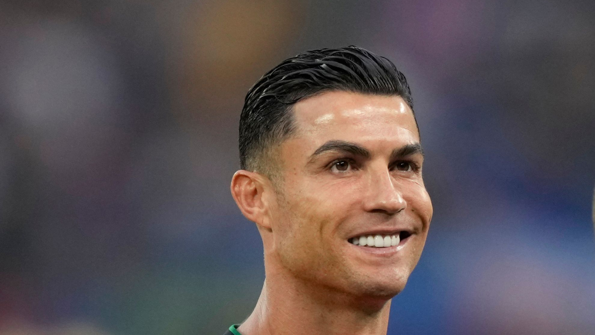 Cristiano Ronaldo mostra seu lado sensível em momento emocionante com a filha Alana.