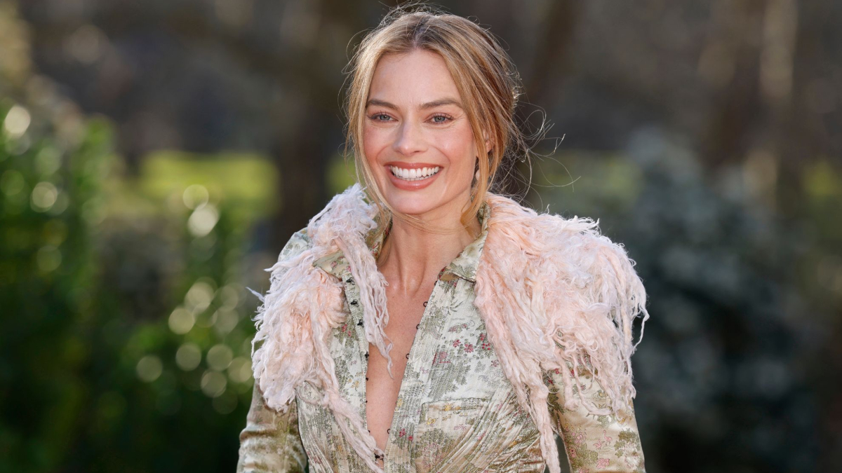 Margot Robbie's Heartwarming Gesture Toward a Deaf Fan Resurfaces Online | MARCA Margot Robbie's Heartwarming Gesture Toward a Deaf Fan Resurfaces Online | MARCA