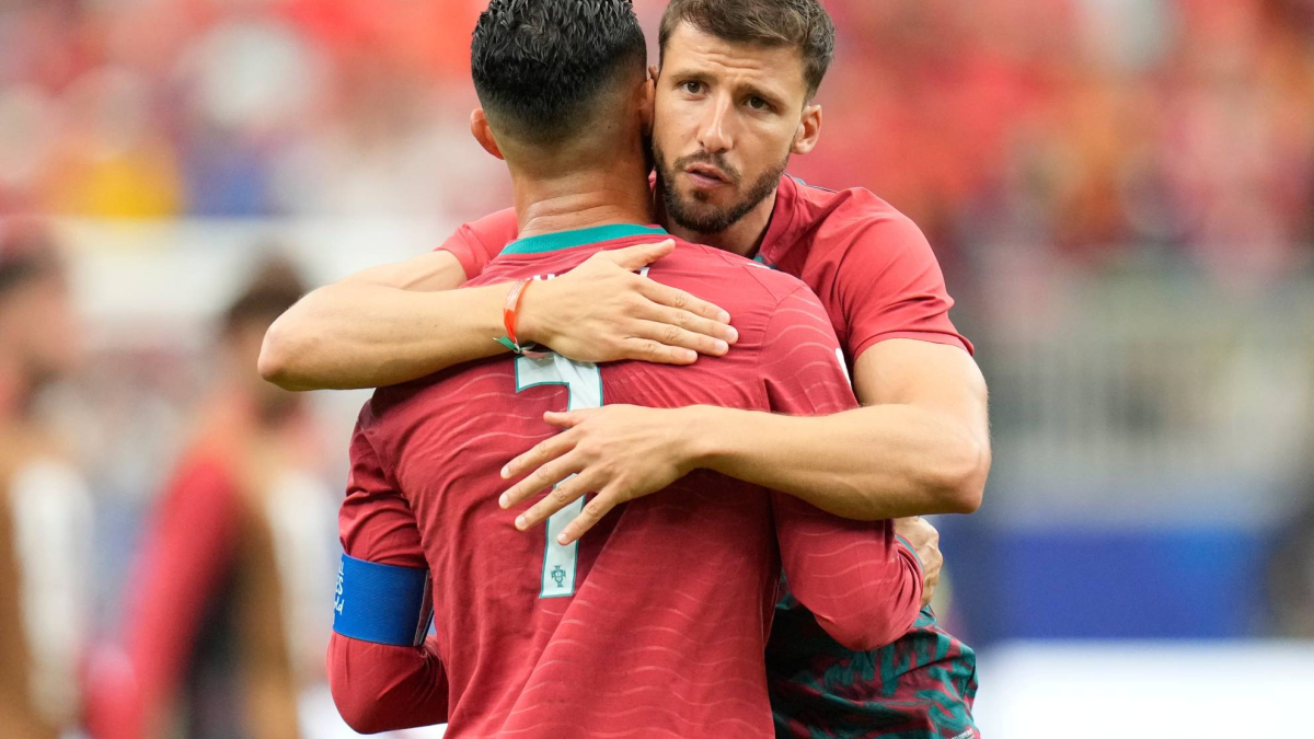 Rúben Dias atua como segurança de Cristiano Ronaldo