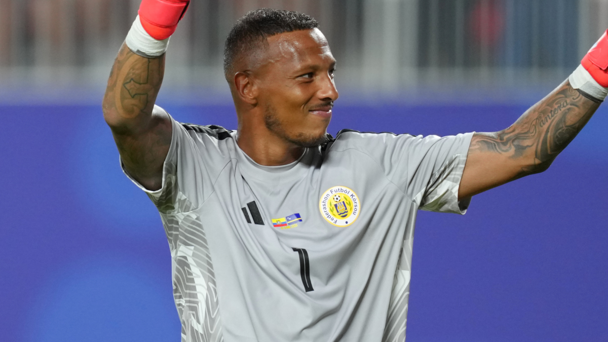 Who is Eloy Room, the Curacao goalkeeper who set a new World Cup record during Ecuador draw?