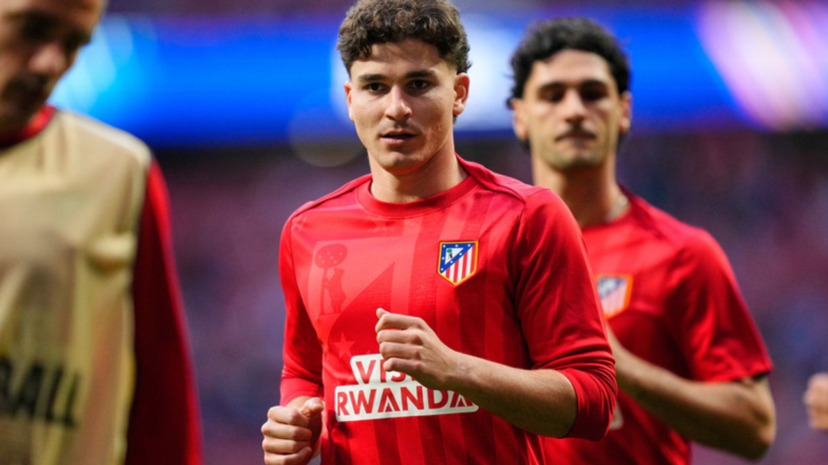 أتلتيكو مدريد غاضب من استراتيجية برشلونة للتعاقد مع جوليان ألفاريز