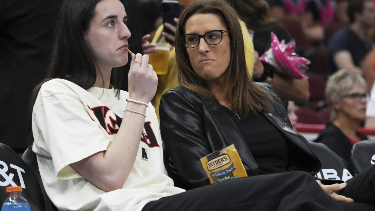 Stephanie White Defends Leadership Amid Sophie Cunningham Foul Controversy