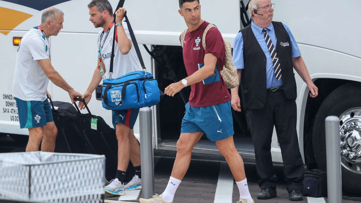 Lenda do futebol afirma que os jogadores de Portugal excluíram Cristiano Ronaldo deliberadamente na Copa do Mundo.