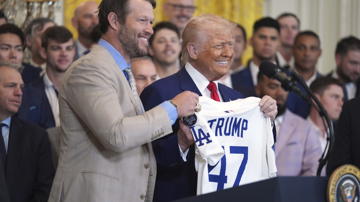 Donald Trump reaffirms Yankees preference by unloading on the Mets in random rant at rally