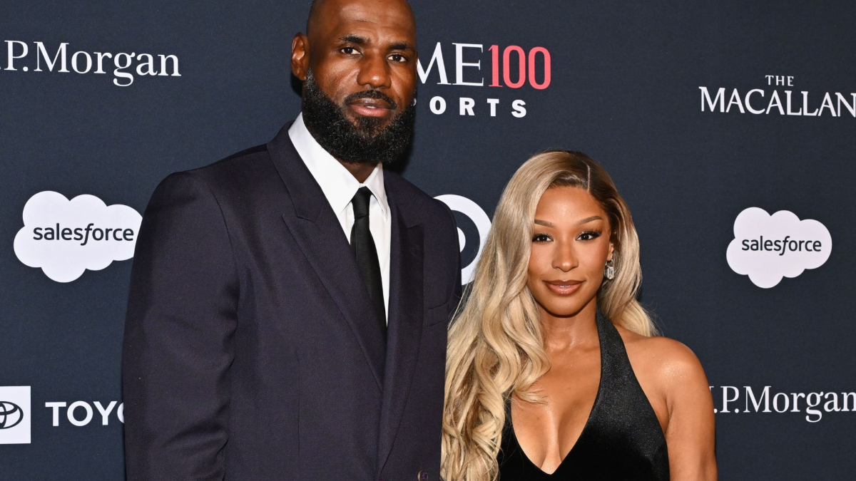 LeBron James' simple gesture toward Savannah after Kevin Durant's party showed fans how a king treats his queen