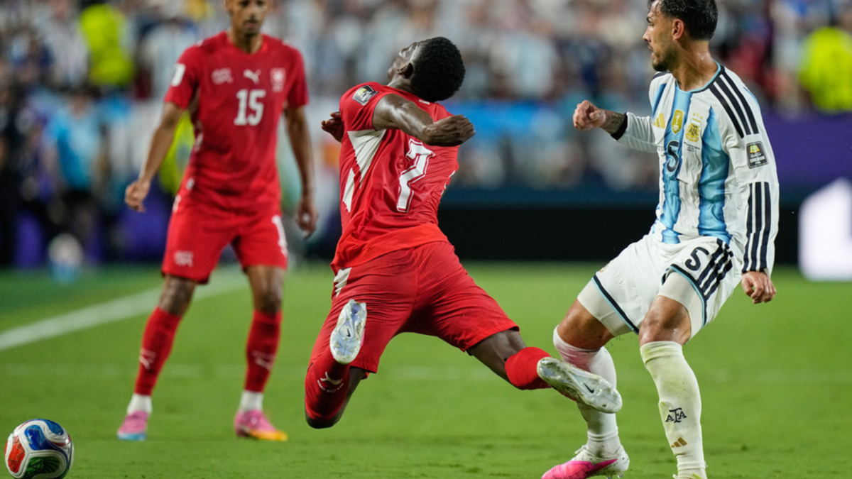 La IFAB reconoció un error en el uso del VAR durante el Argentina-Suiza y en la expulsión de Embolo