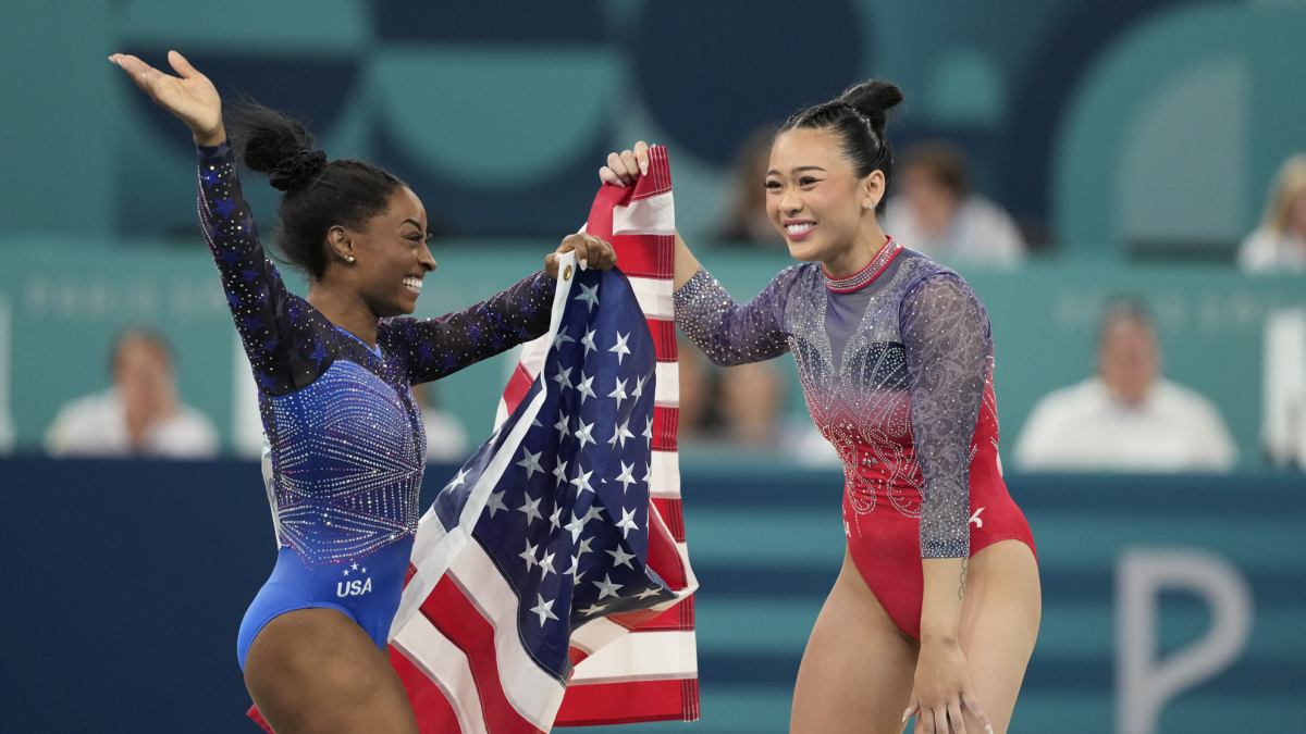 Simone Biles helps Suni Lee in her return to gymnastics after her mental health struggles
