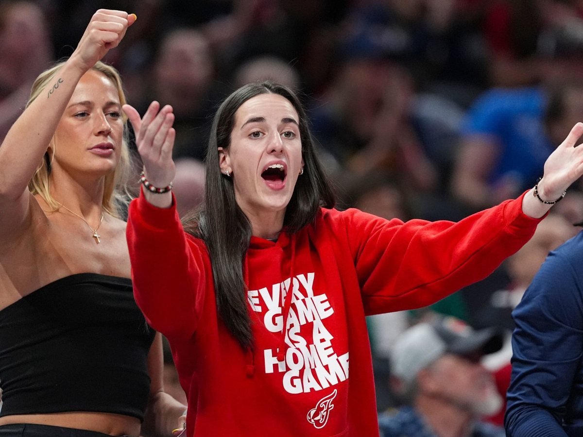 Caitlin Clark caught shoving teammate on the bench as confused fans react over her attitude | MARCA