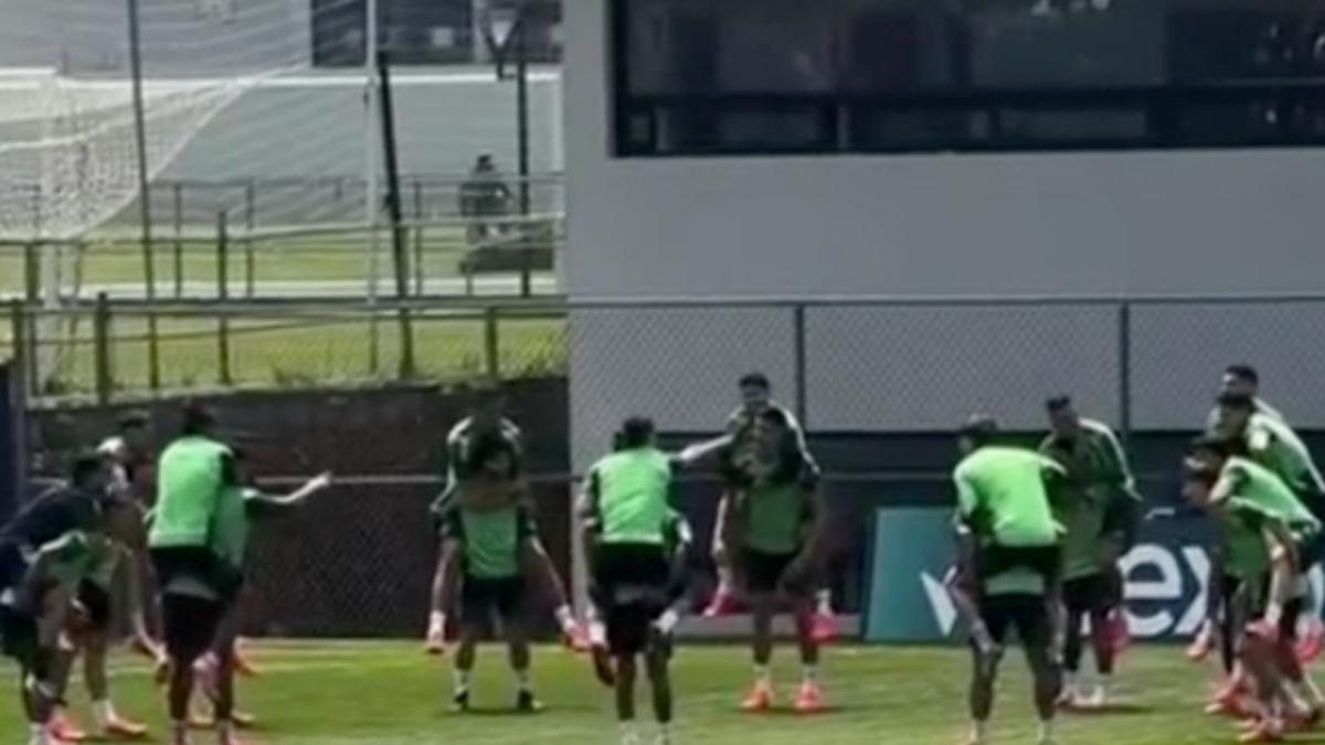 Mexico’s unusual training game catches fans’ attention