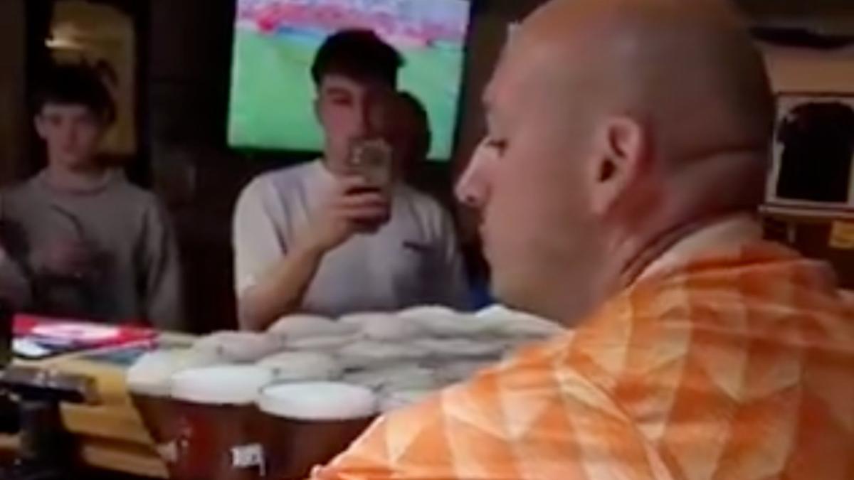Dutch fan stuns pub by carrying 26 beers at once
