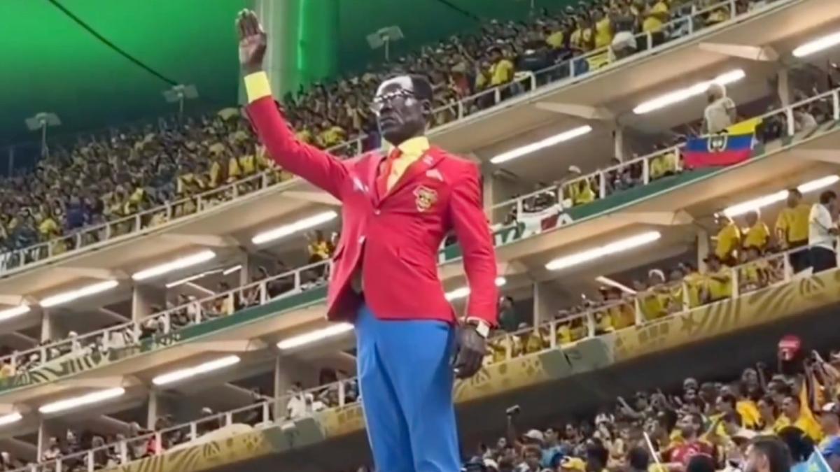 Lumumba Vea finally arrives at the World Cup after visa problems kept him away from DR Congo's opener