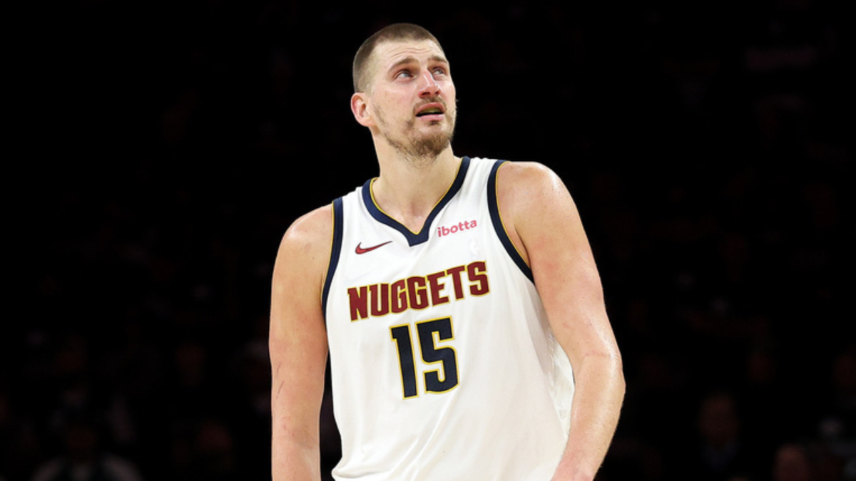 Jokic approaches 200 triple-doubles and lashes out at his fans: “They are no longer welcome”