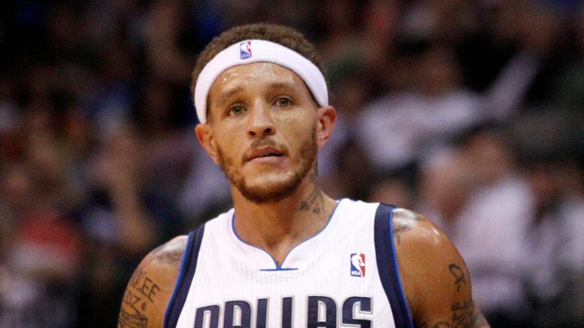 Michael Beasley defeats Delonte West via first round TKO in clash of former NBA veterans