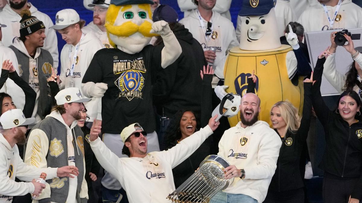 Cigarettes before the game? The Brewers’ strange ritual on their way to the World Series