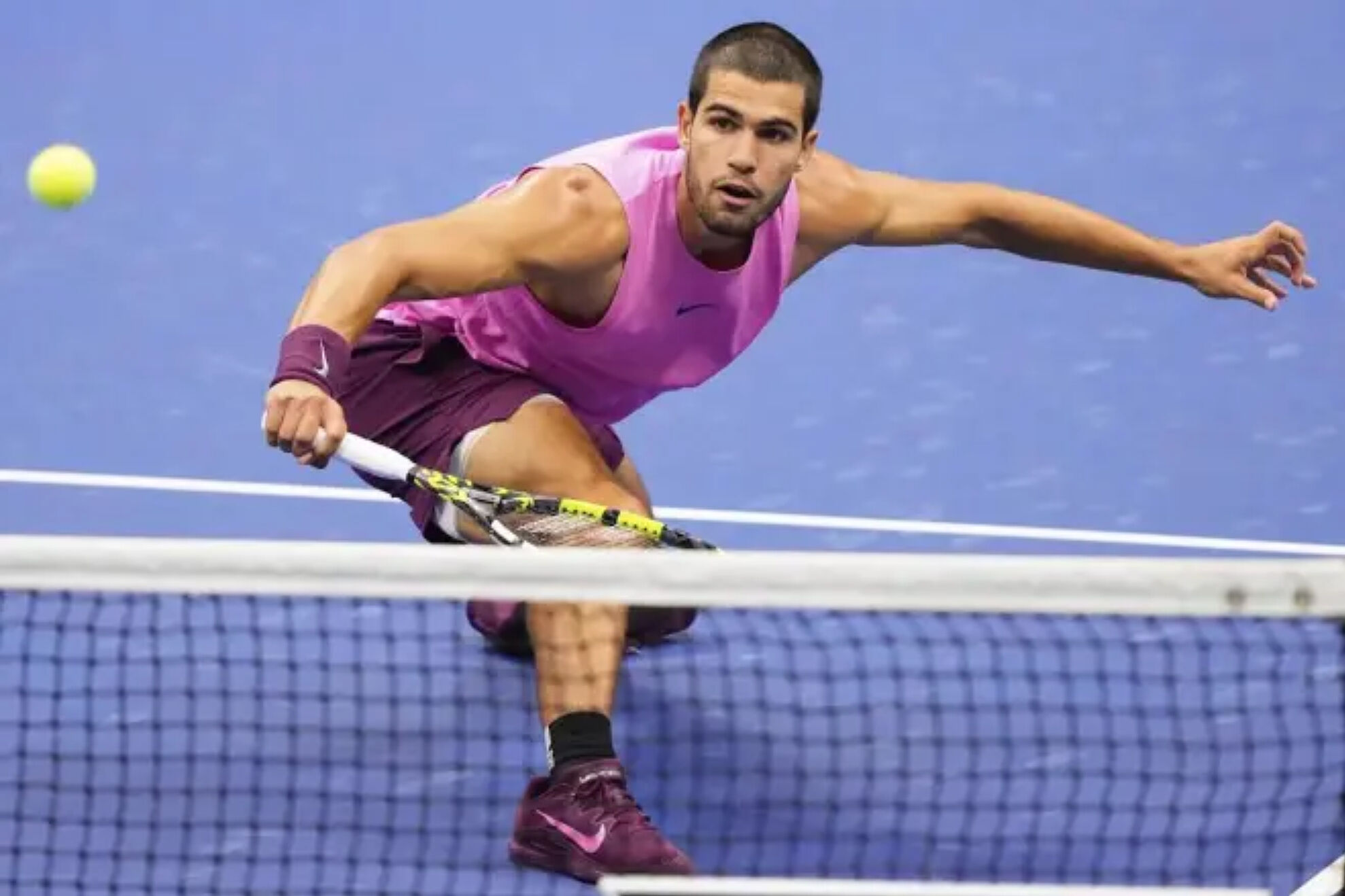 Carlos Alcaraz returns to Jannik Sinner in the men's final of the U.S. Open.