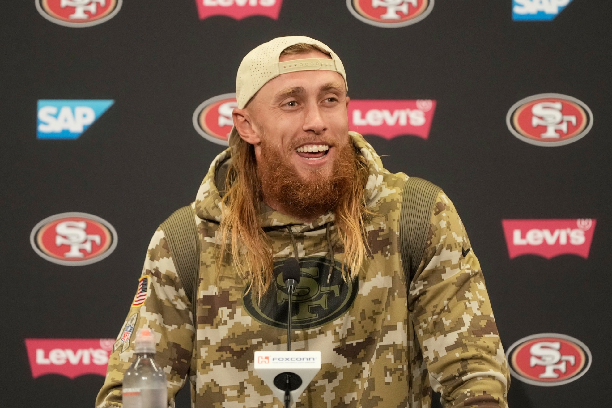 Injured George Kittle supported the 49ers from home.