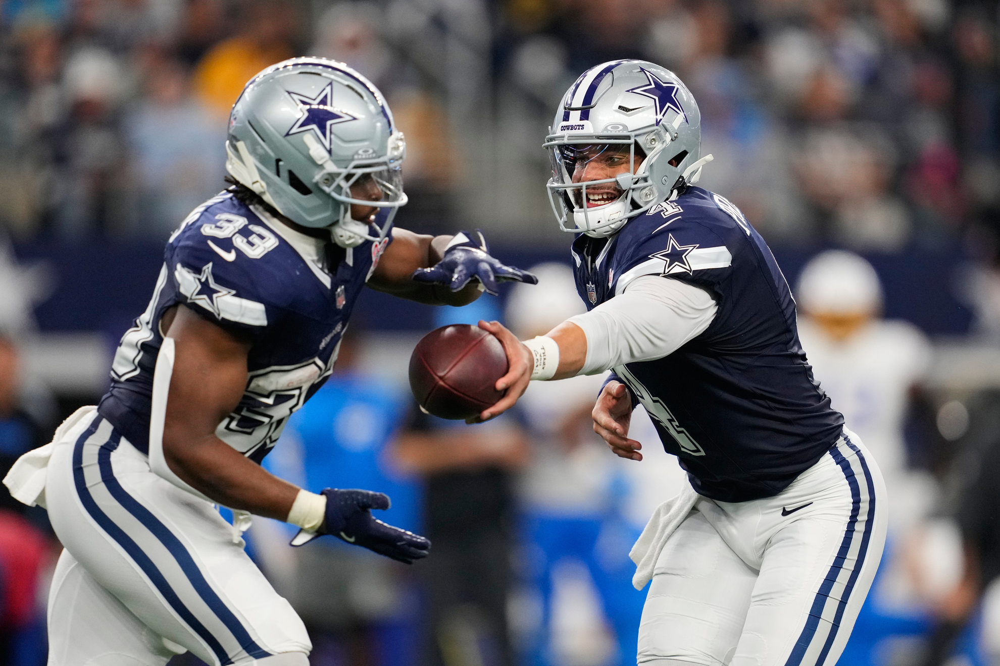 Javonte Williams taking a handoff from Dak Prescott