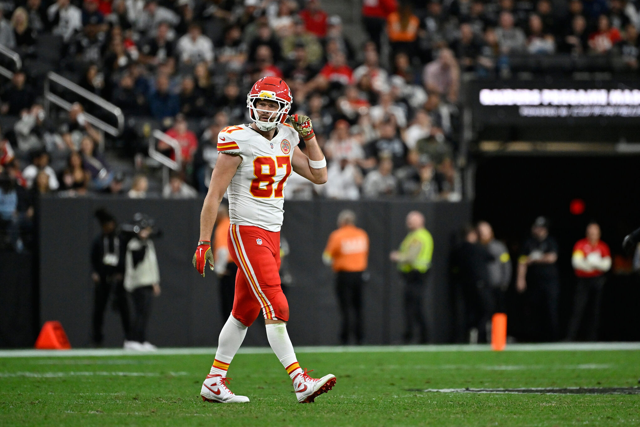 Kelce in Chiefs action.