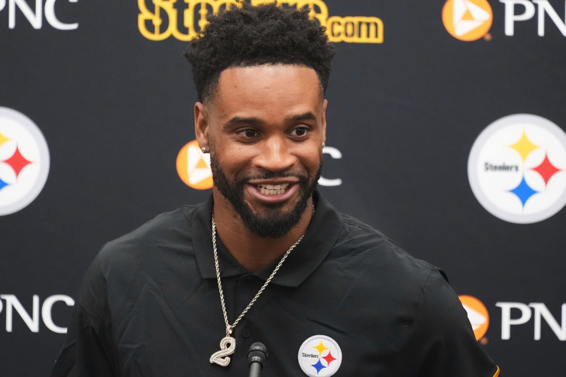 Instead of supporting the Bills, Darius Slay appeared to cheer on his former team.