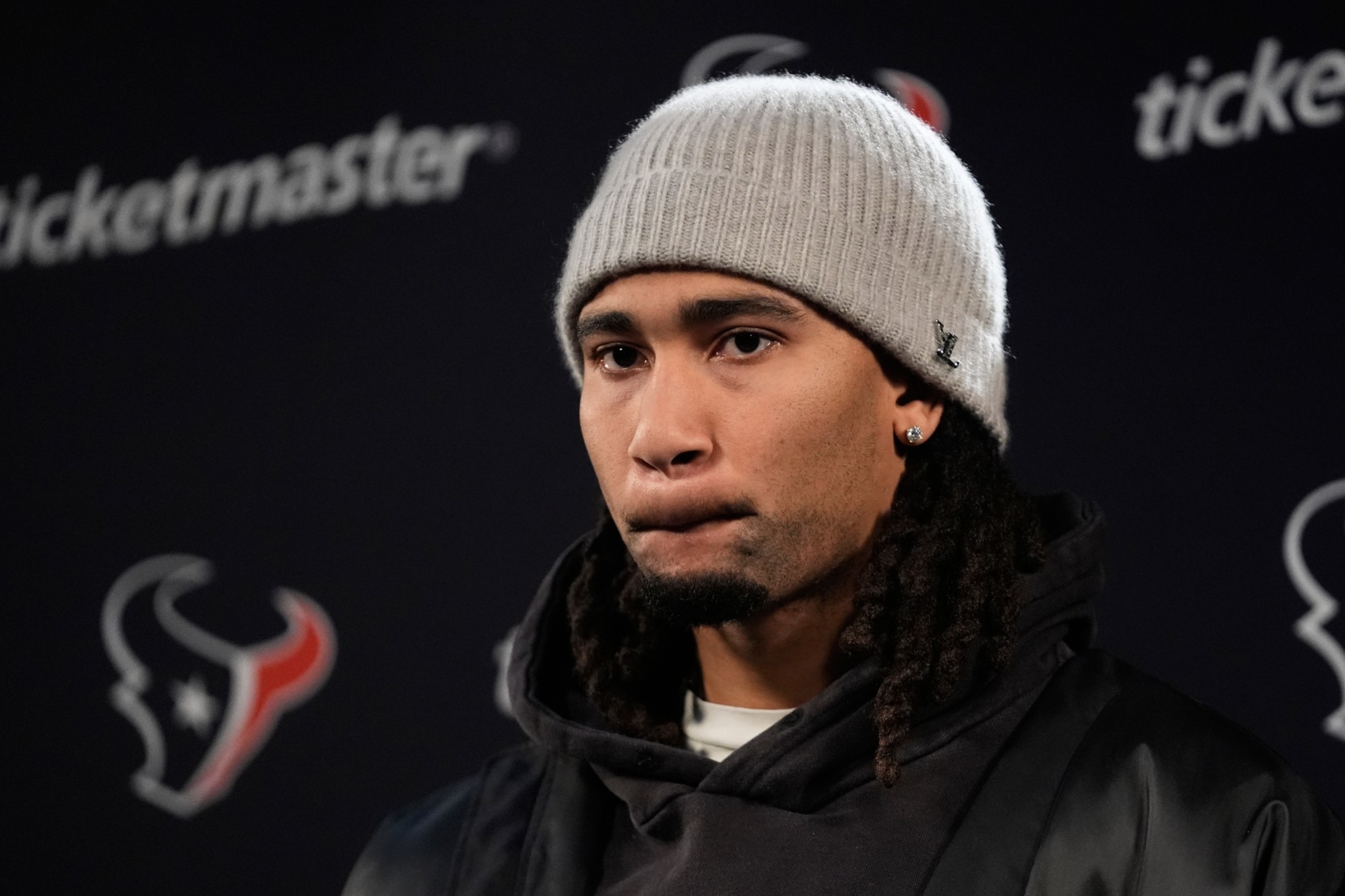 Texans exit playoffs as Stroud endures worst game of his career in tough weather conditions.