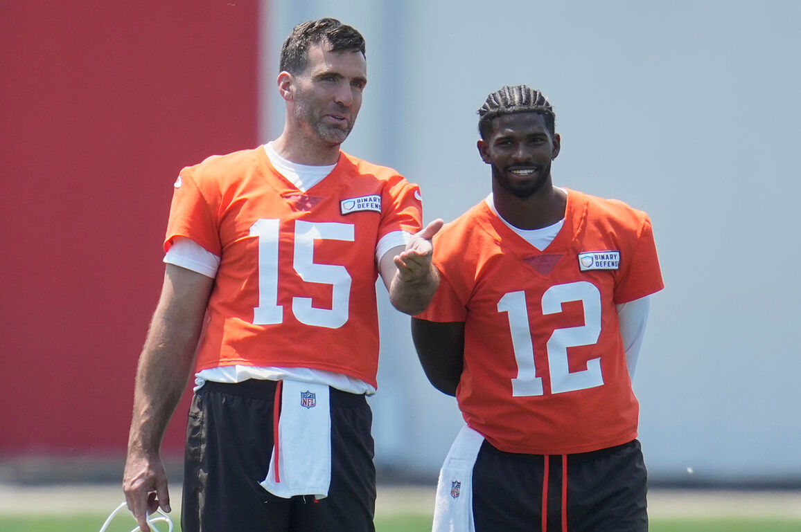 Joe Flacco and Shedeur Sanders spent several months together on the Cleveland Browns in 2025.