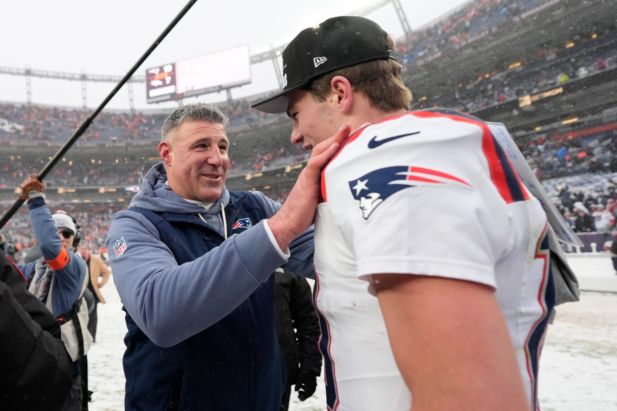 Mike Vrabel and Drake Maye dream of acquiring one of the NFL's best tight ends.