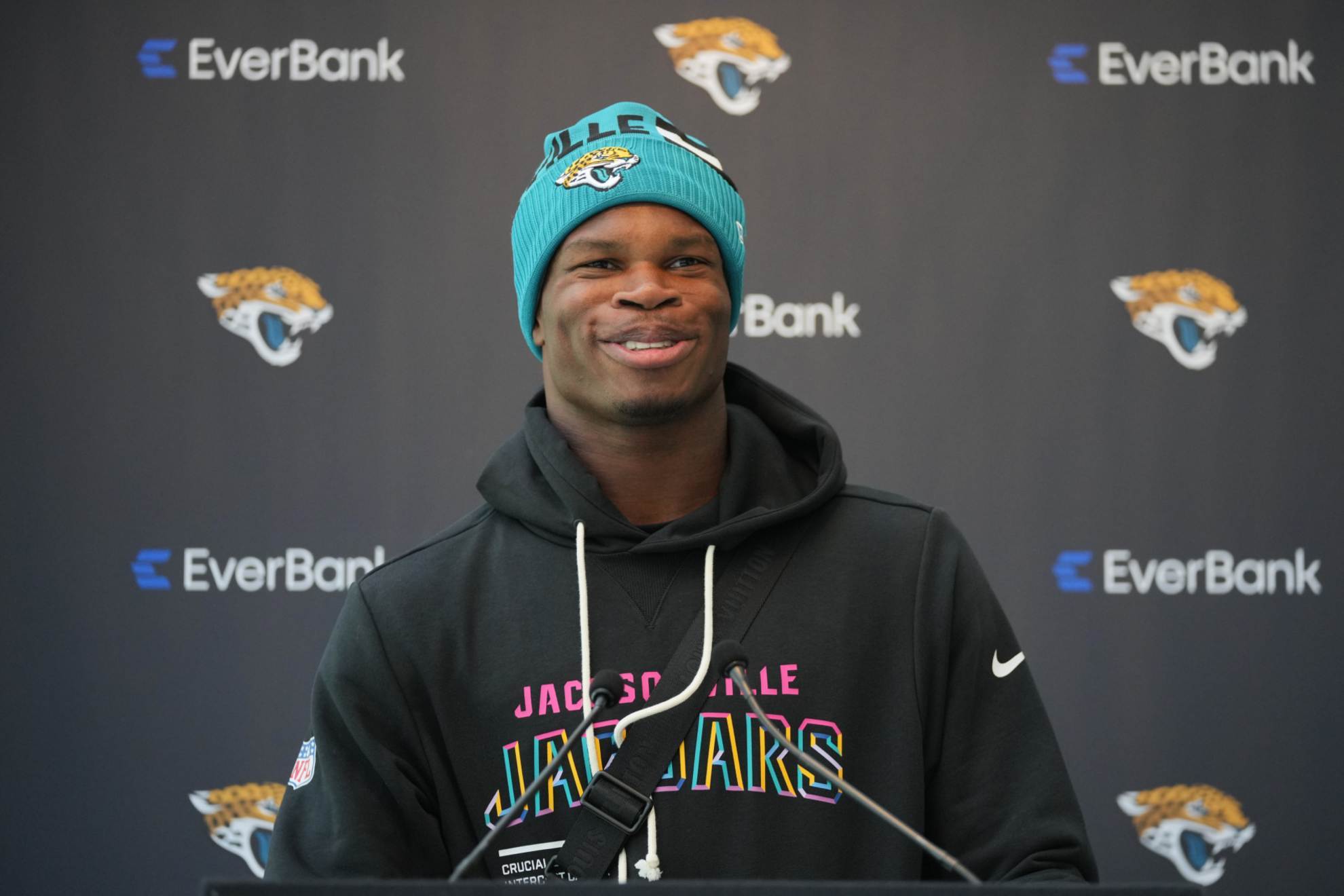 As Jaguars chase the AFC, Hunter balances rehab, high expectations and a viral Valentine surprise.