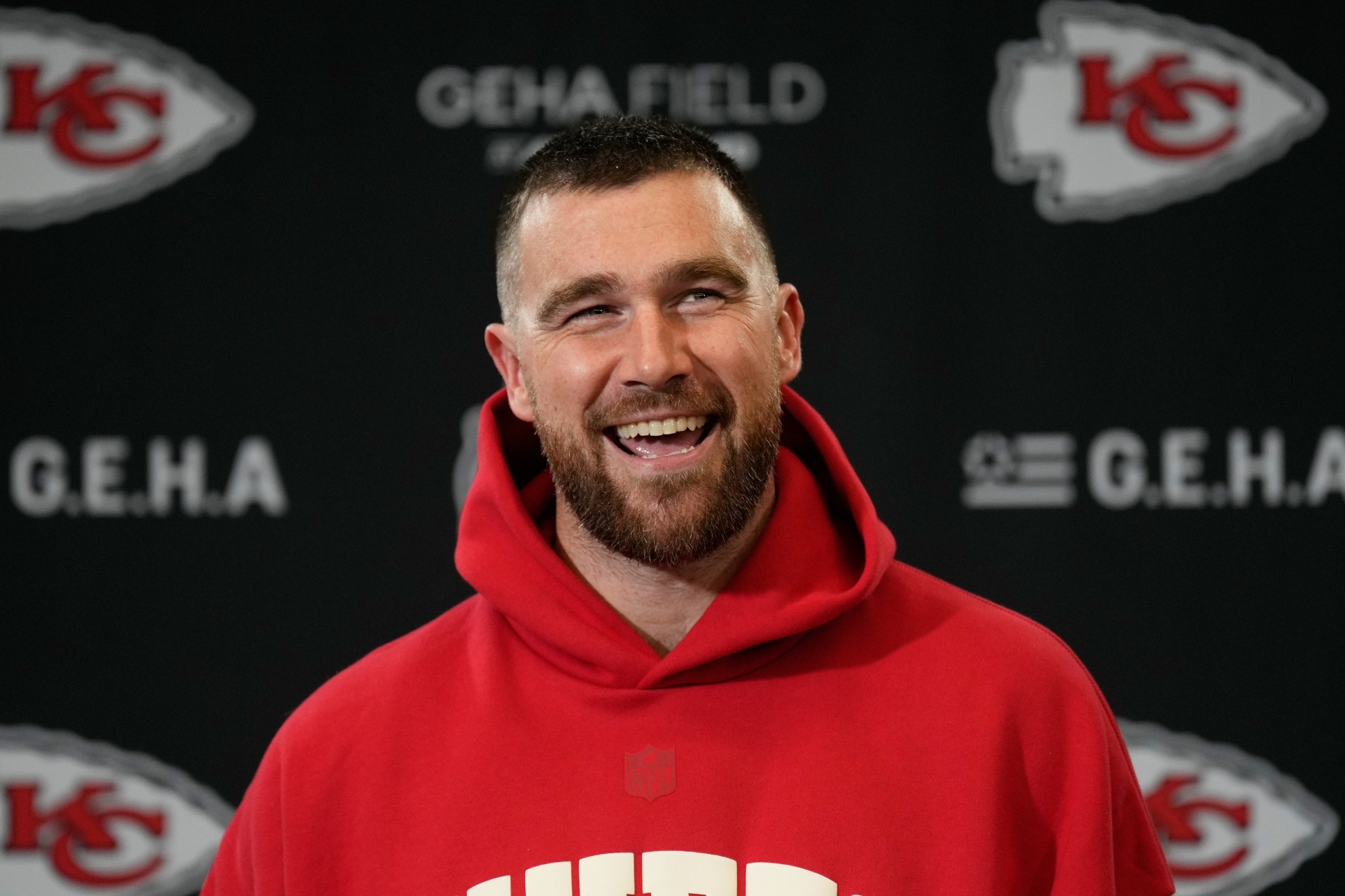 Is it time for the Chiefs to replace Travis Kelce? Analyst says yes