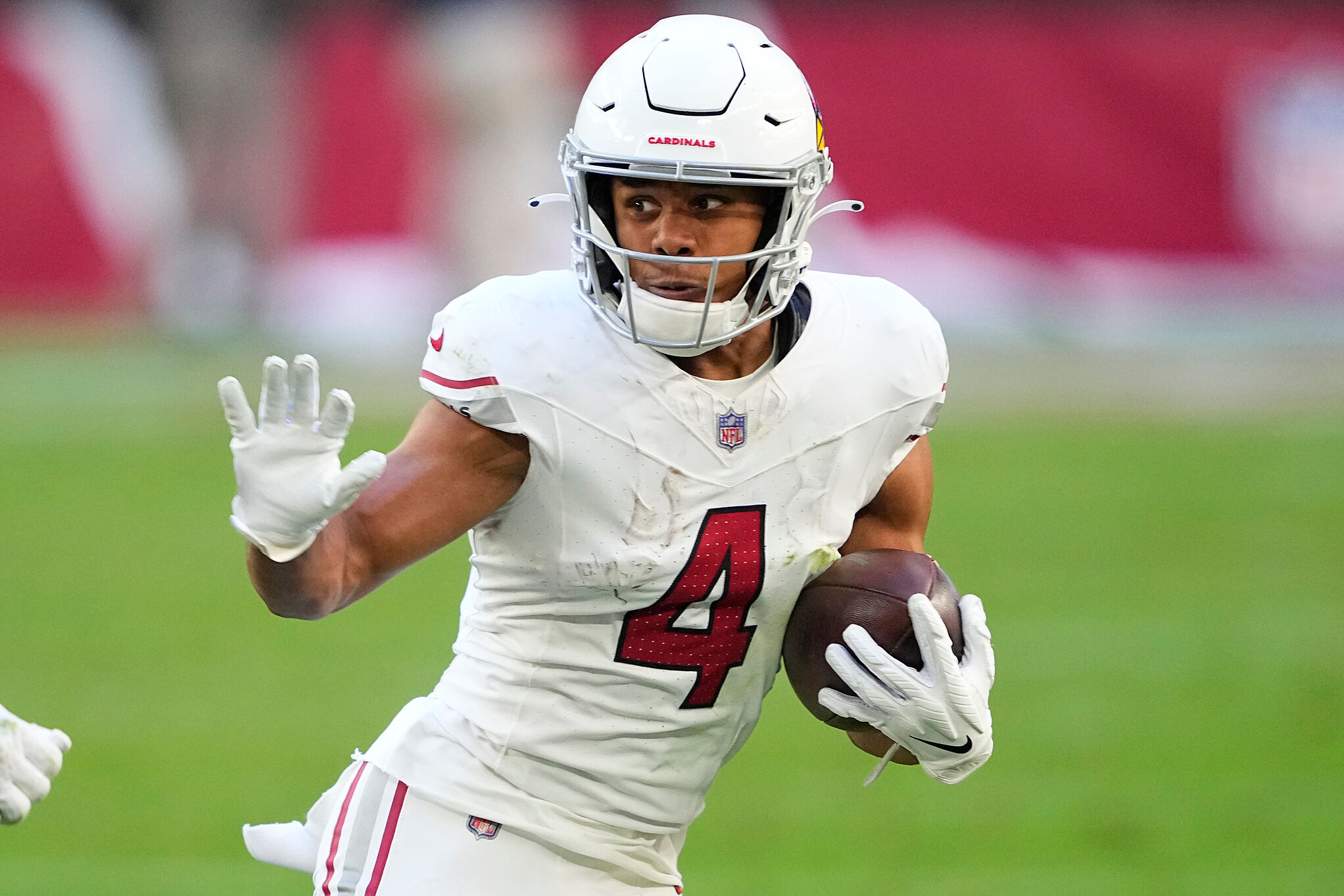 Rondale Moore runs with the ball during an Arizona Cardinals game in the 2023 NFL season.