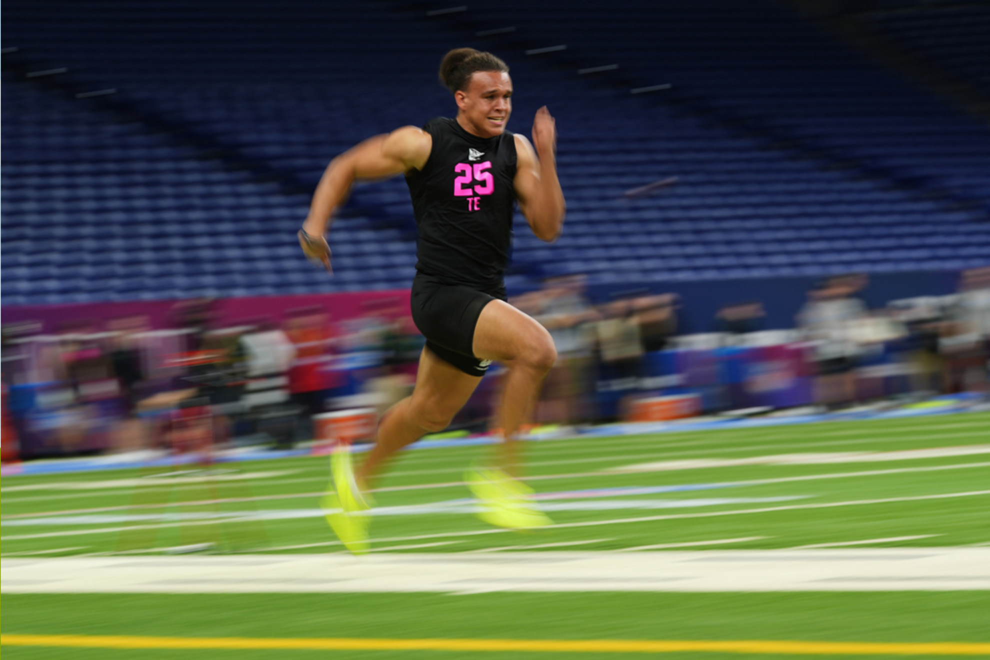 Vanderbilt tight end Eli Stowers (25) runs the 40-yard dash at the NFL football scouting combine in Indianapolis