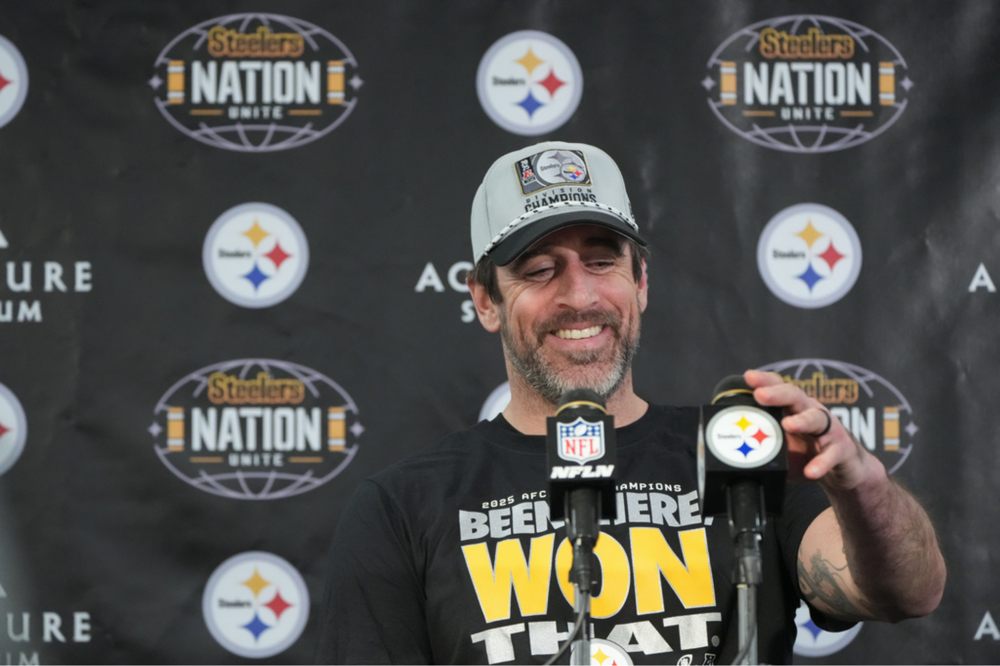 Pittsburgh Steelers quarterback Aaron Rodgers
