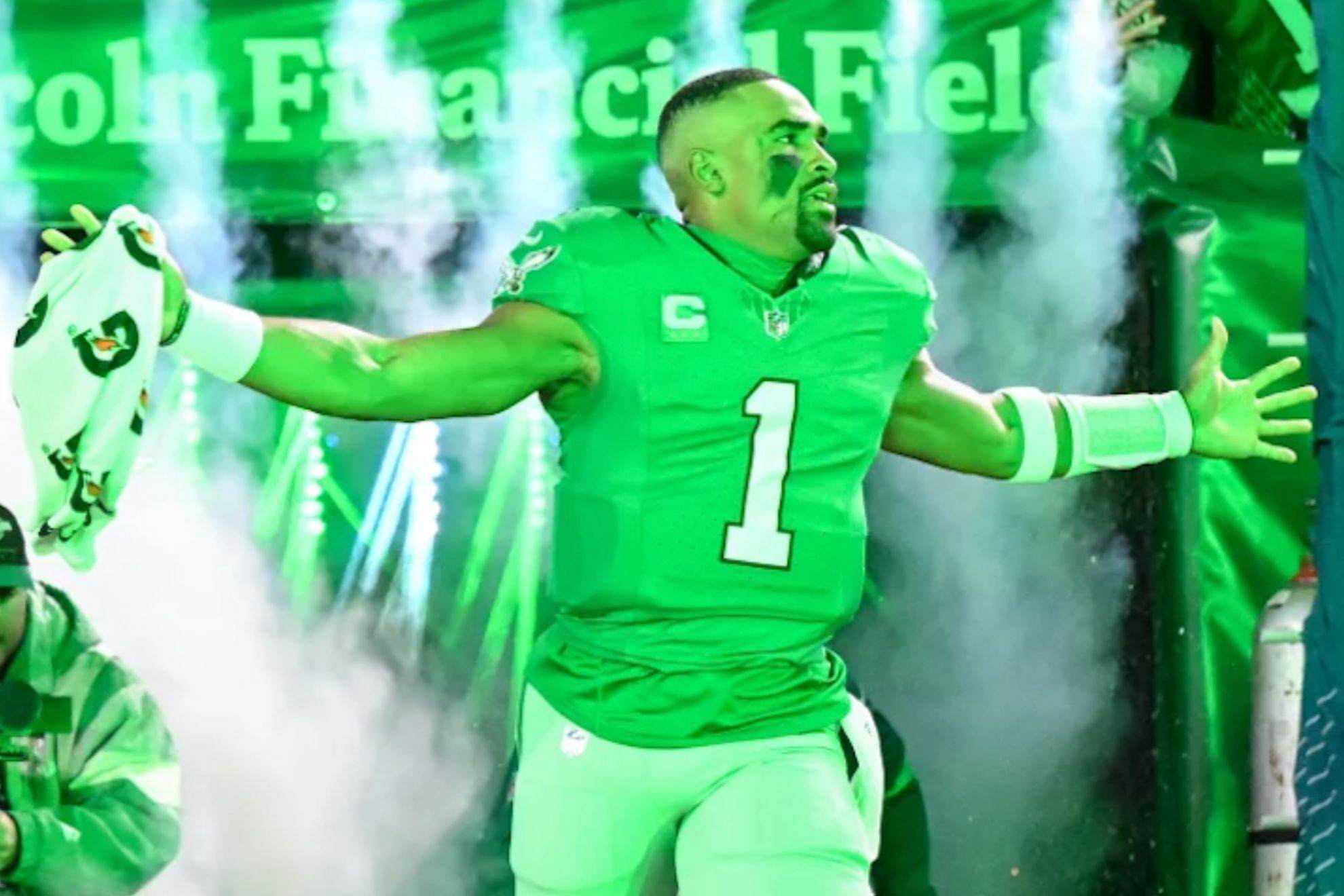 Jalen Hurts connects with DeVonta Smith and reminds Chiefs that the Eagles are the team to beat