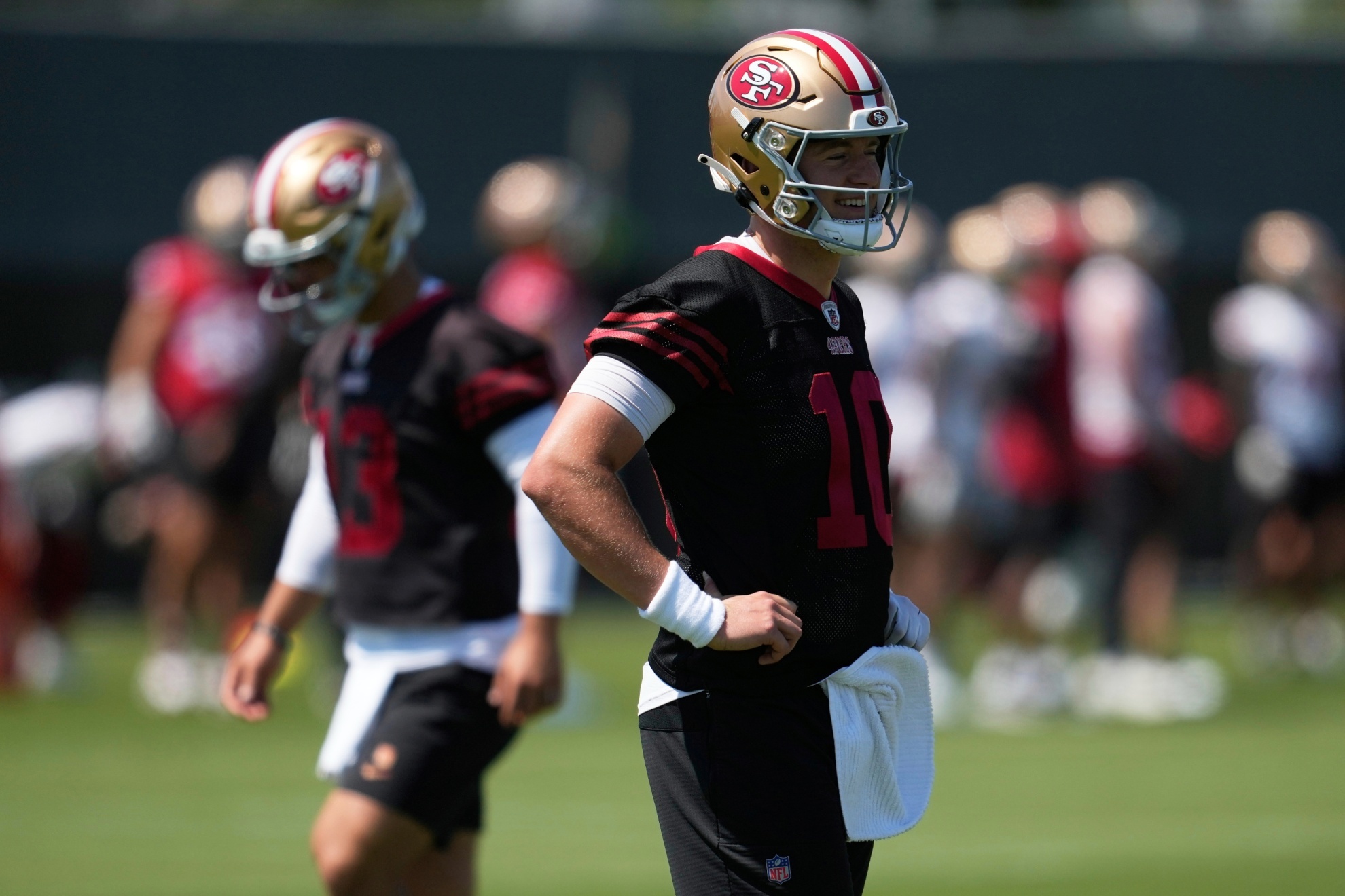Brock Purdy (L) benched? Analyst says Mac Jones is the 49ers' real QB1.