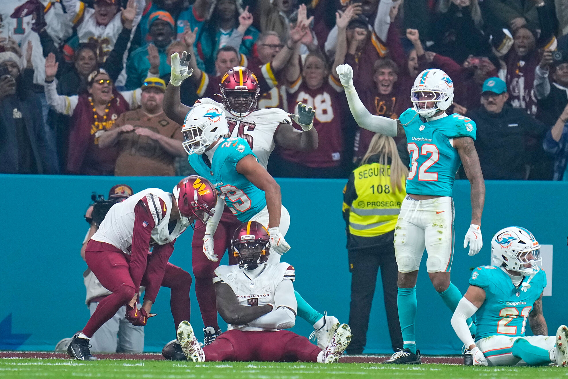 Washington Commanders wide receiver Deebo Samuel (1), center, celebrates after scoring a touchdown during the second half of an NFL football game between the Washington Commanders and the Miami Dolphins in Madrid, Spain, Sunday, Nov. 16, 2025.