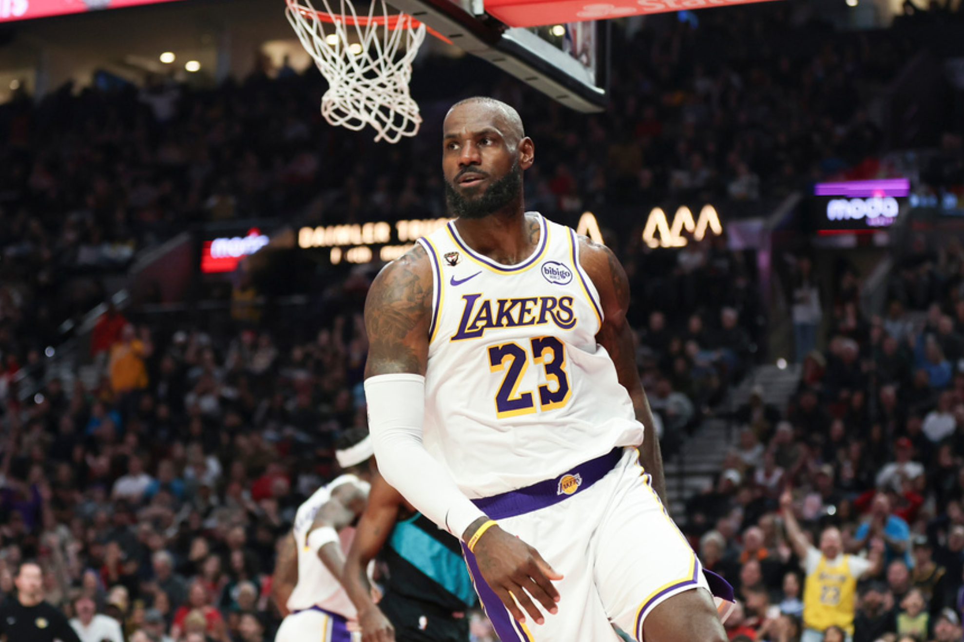 Lakers' LeBron James surpassed himself and reached 51,000 points in the NBA vs. the Raptors