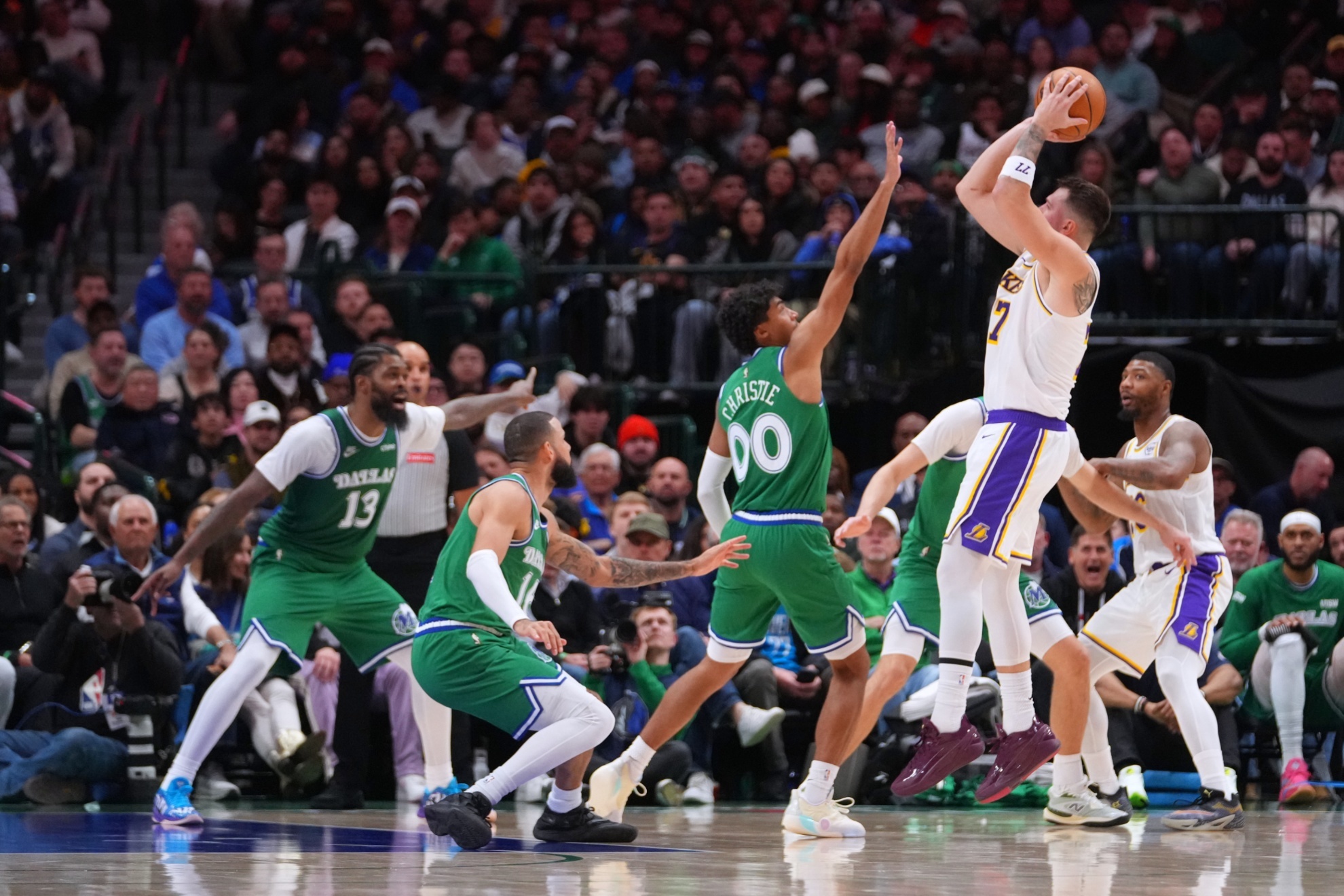 Luka Doncic scores 33 as Lakers rally past Mavericks in Dallas | MARCA