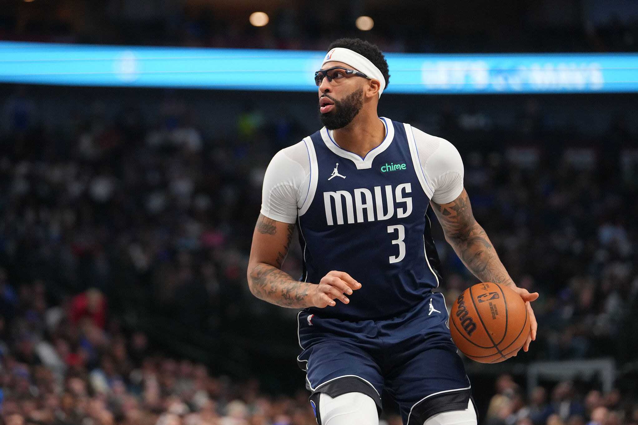 Davis with the Mavs.