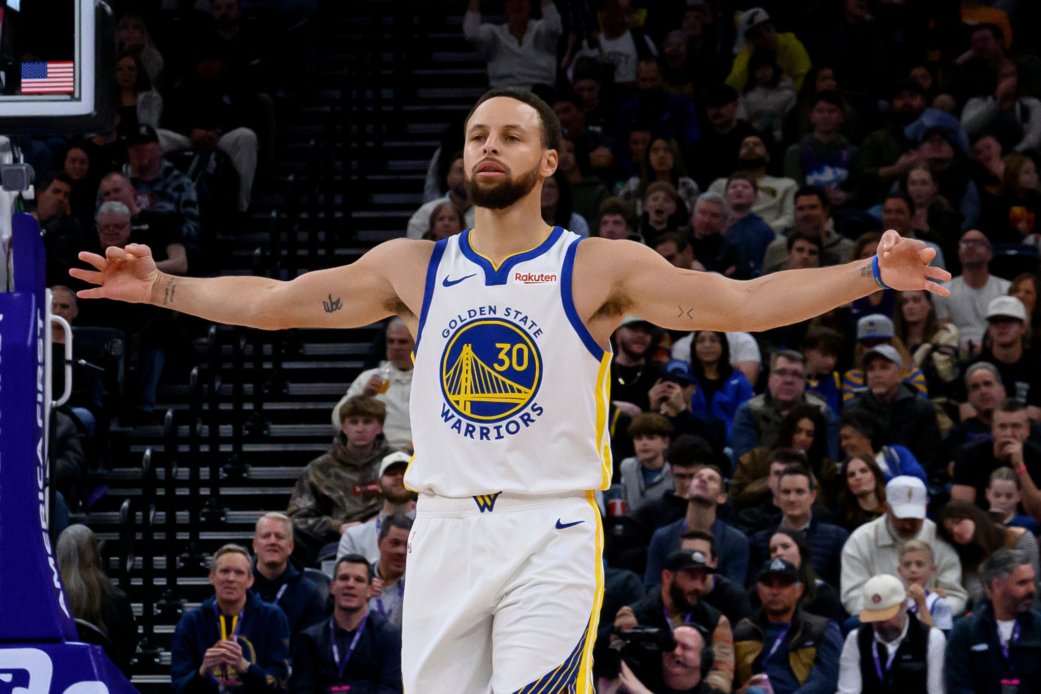 Golden State Warriors star Stephen Curry praised the addition of Kristaps Porzingis