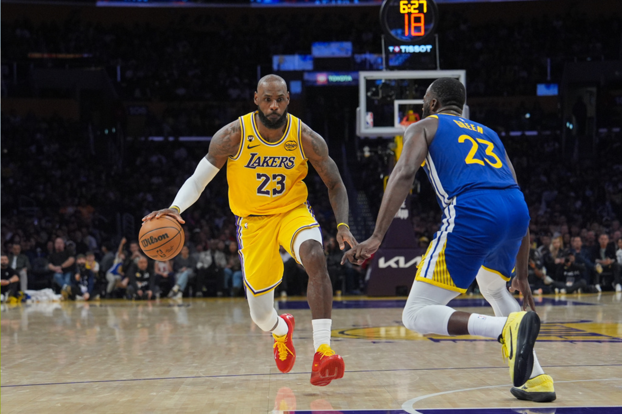 Video shows LeBron James calming on-court chaos after Draymond Green ...