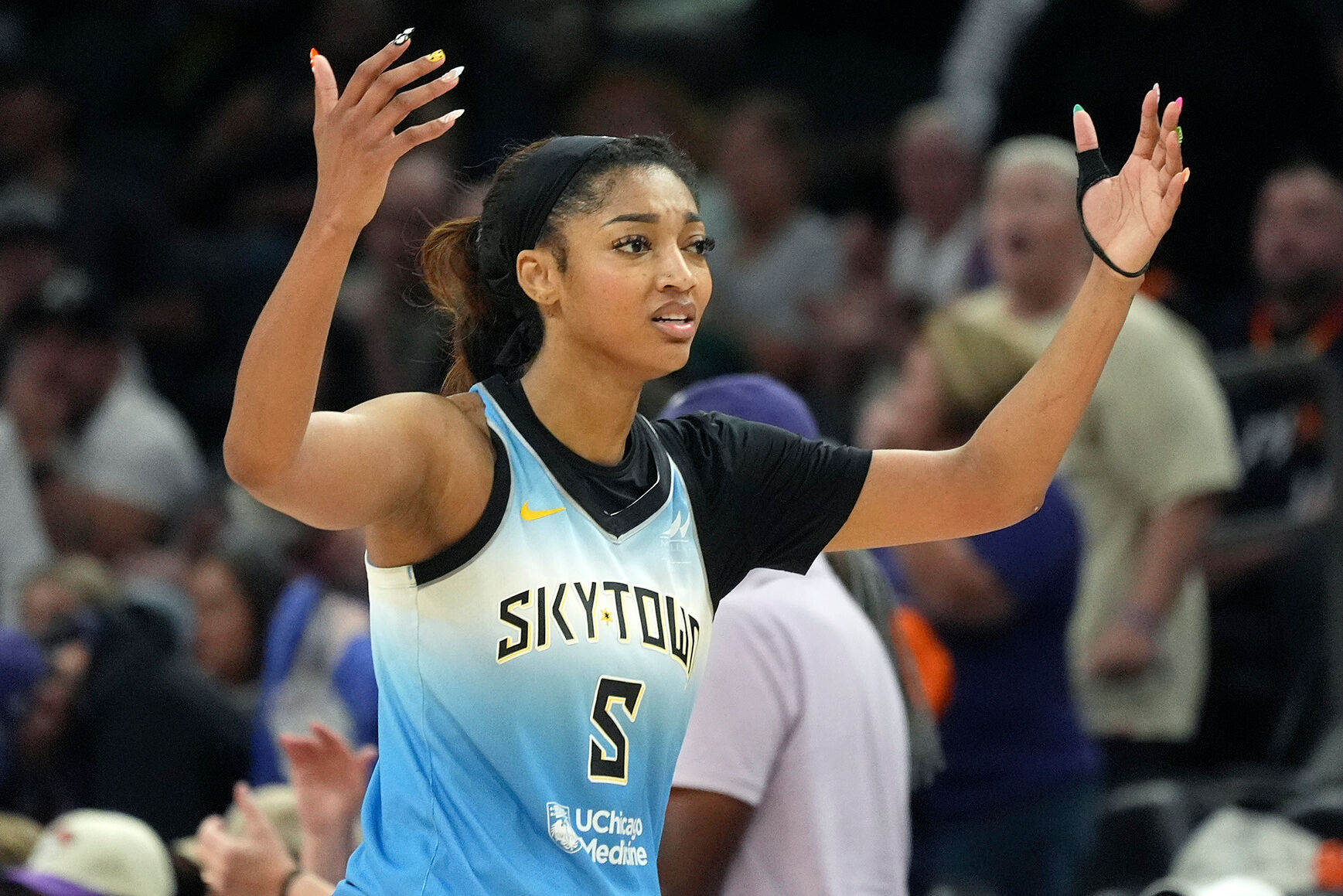 Angel Reese will have a new assistant coach on the Chicago Sky for 2026 after Tanisha Wright departed.