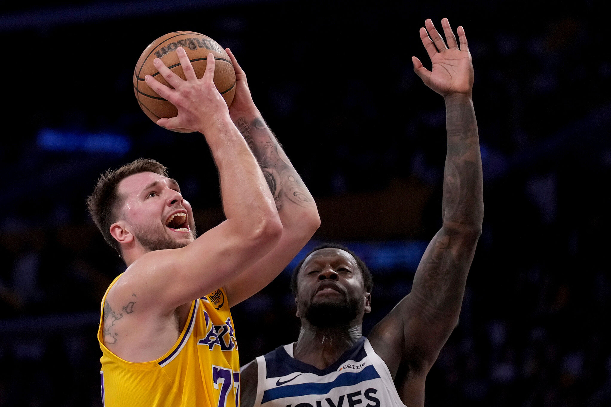 Luka Doncic imitates Steph Curry celebration and the Lakers bench ...