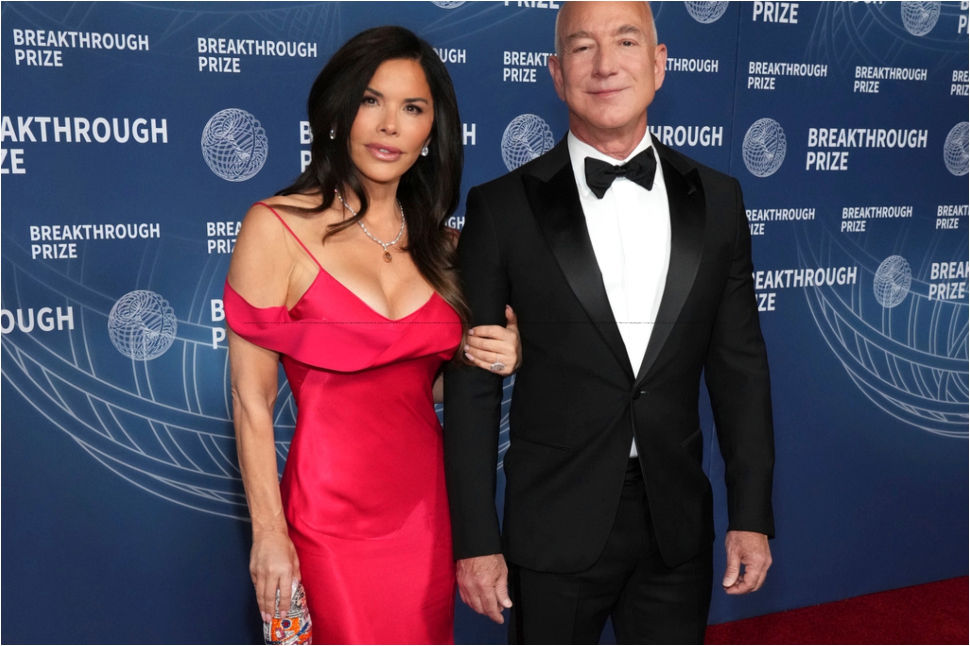 Lauren Sanchez and Jeff Bezos during a prize ceremony. LAPRESSE .