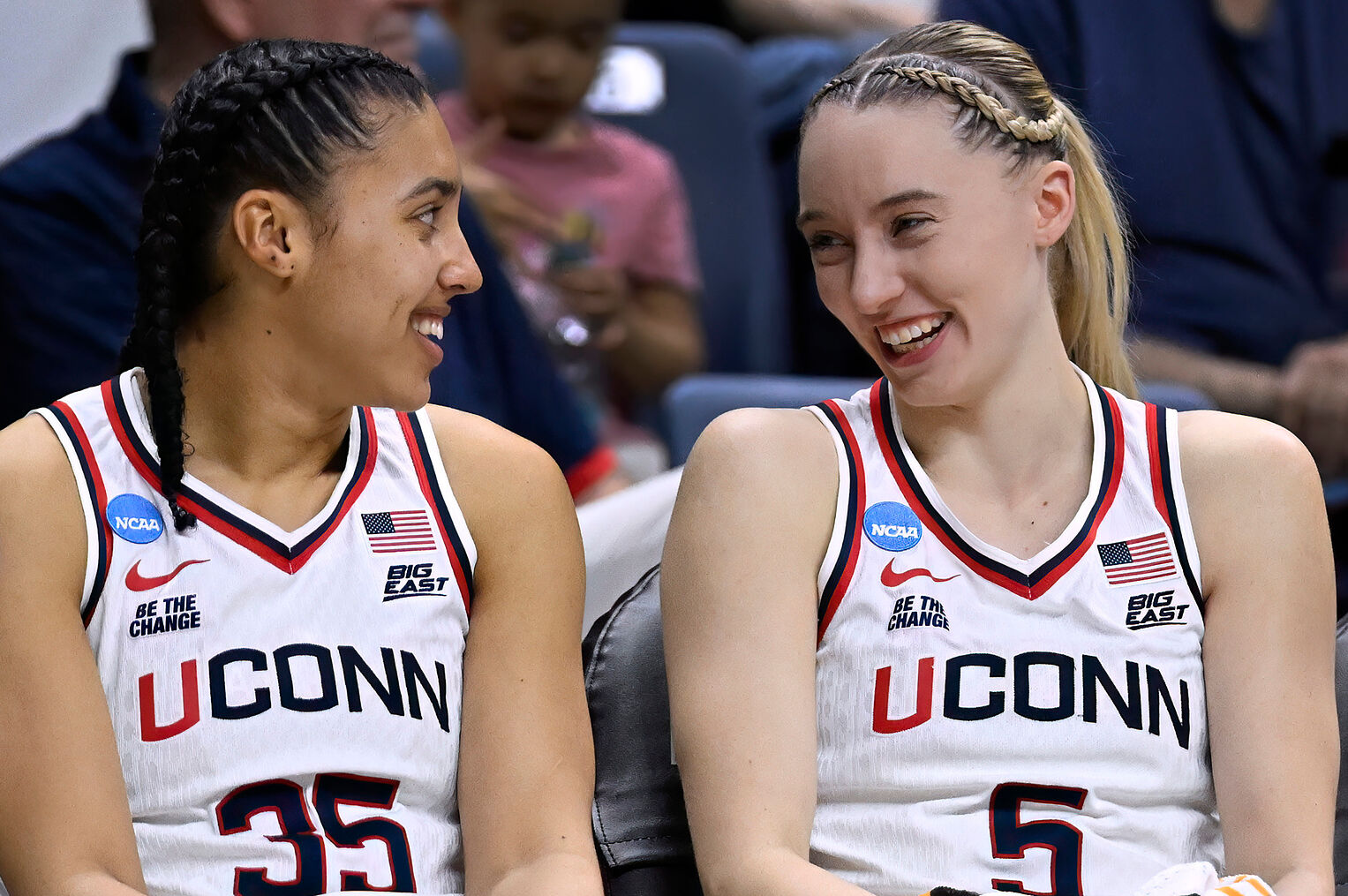 Paige Bueckers sends fans into a frenzy after being spotted holding hands with Azzi Fudd | MARCA Paige Bueckers sends fans into a frenzy after being spotted holding hands with Azzi Fudd | MARCA