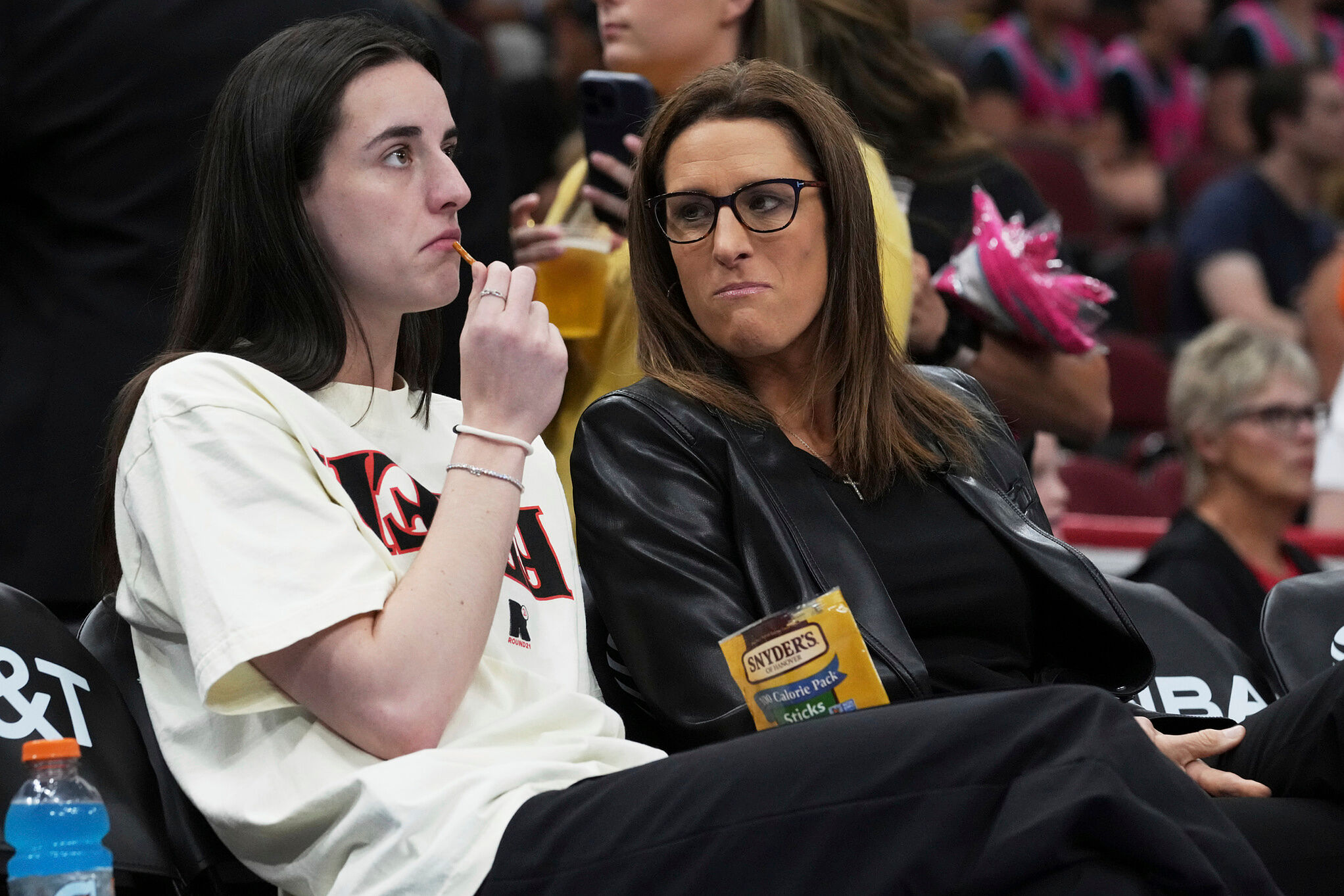 Caitlin Clark coach Stephanie White sparks controversy by calling her absence a blessing in blunt press conference remarks | MARCA